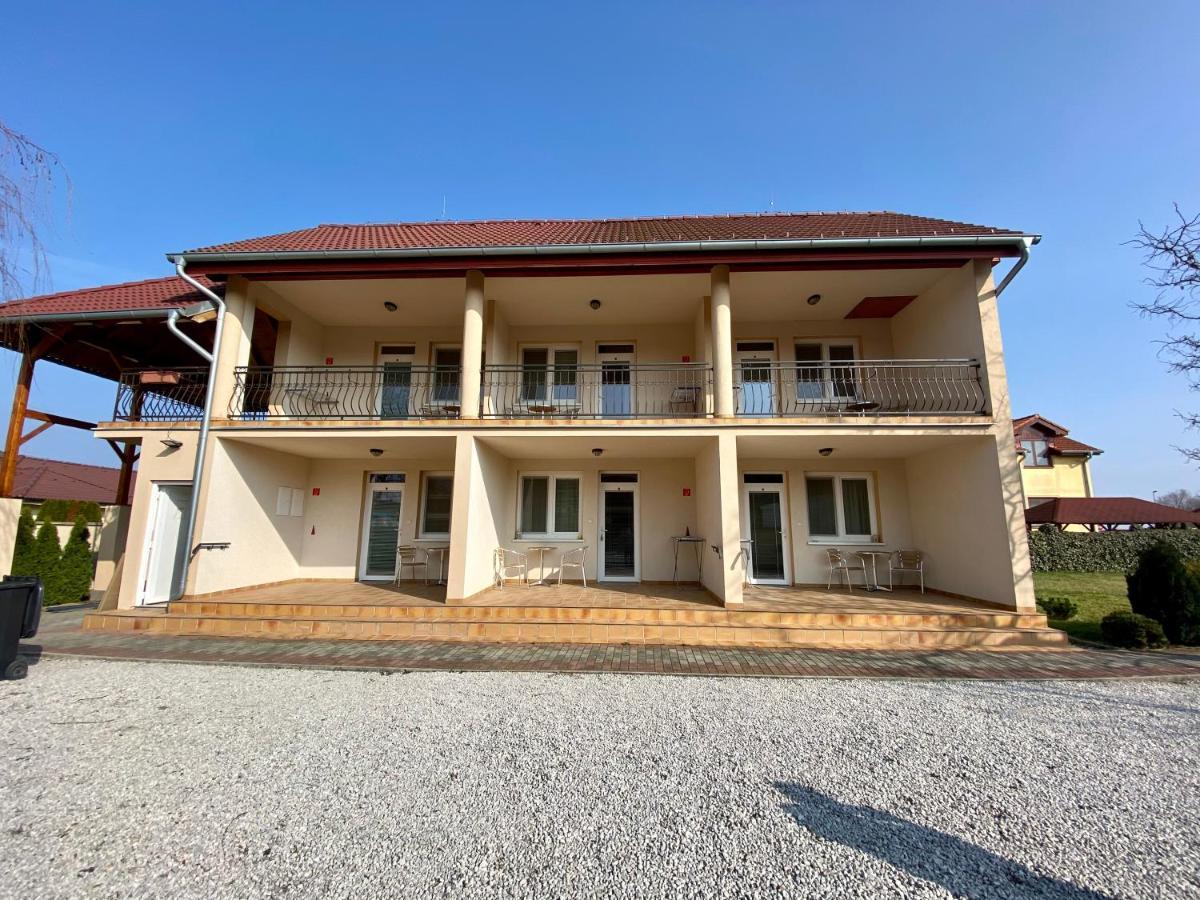 Apartmanovy Dom Flora Veľký Meder المظهر الخارجي الصورة