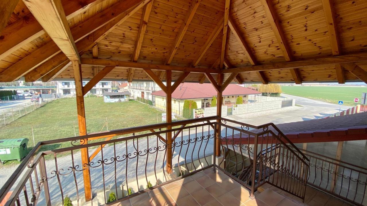 Apartmanovy Dom Flora Veľký Meder المظهر الخارجي الصورة