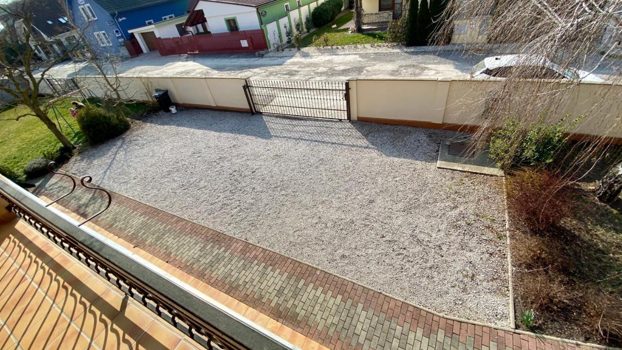 Apartmanovy Dom Flora Veľký Meder المظهر الخارجي الصورة